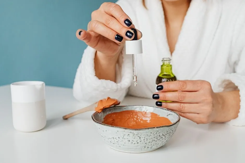 ảnh người làm mỹ phẩm chăm sóc da tại nhà